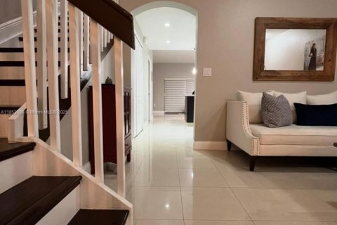 Condo in Miami, Florida, 3 bedrooms  № 1872114 - photo 2