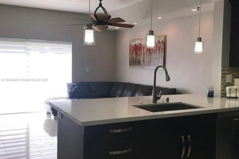 Condo in Miami, Florida, 3 bedrooms  № 1872114 - photo 8