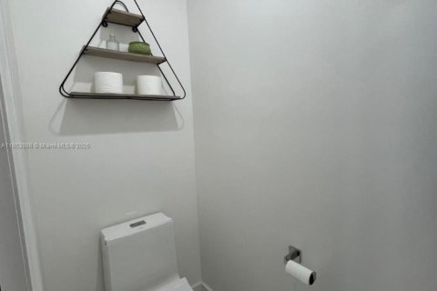 Condo in Miami, Florida, 3 bedrooms  № 1872114 - photo 18
