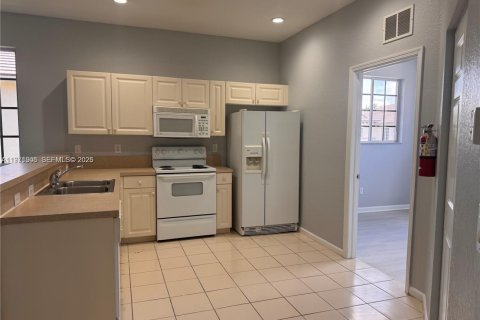 Townhouse in Riviera Beach, Florida 3 bedrooms, 97.45 sq.m. № 2035938 - photo 4