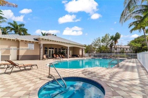 Townhouse in Riviera Beach, Florida 3 bedrooms, 97.45 sq.m. № 2035938 - photo 2