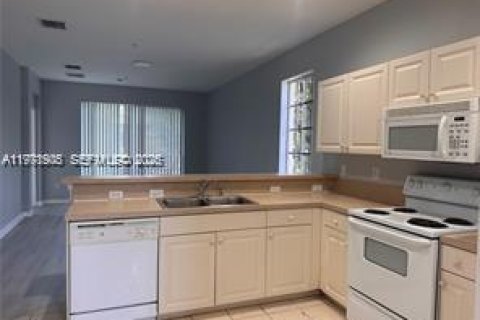 Townhouse in Riviera Beach, Florida 3 bedrooms, 97.45 sq.m. № 2035938 - photo 10
