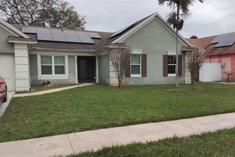 Casa en venta en Miramar, Florida, 4 dormitorios, 186.64 m2 № 2003680 - foto 3