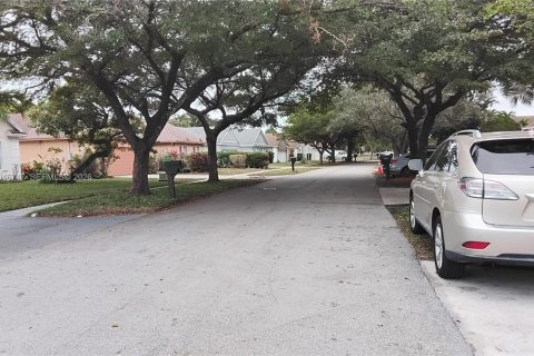 Casa en venta en Miramar, Florida, 4 dormitorios, 186.64 m2 № 2003680 - foto 6