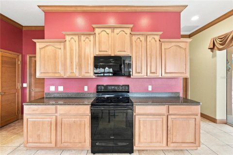 House in Wildwood, Florida 3 bedrooms, 239.04 sq.m. № 2348256 - photo 21