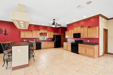 House in Wildwood, Florida 3 bedrooms, 239.04 sq.m. № 2348256 - photo 23