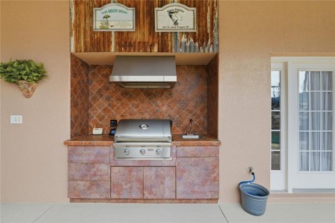 House in Wildwood, Florida 3 bedrooms, 239.04 sq.m. № 2348256 - photo 11