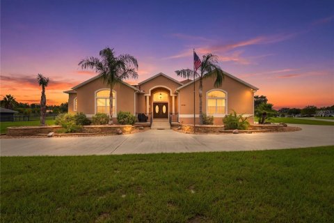 House in Wildwood, Florida 3 bedrooms, 239.04 sq.m. № 2348256 - photo 4