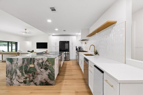 Villa ou maison à vendre à Belleair Bluffs, Floride: 4 chambres, 289.3 m2 № 2414937 - photo 11