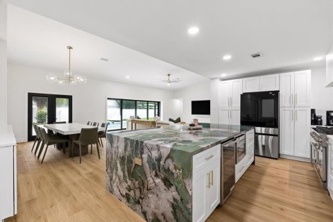 Villa ou maison à vendre à Belleair Bluffs, Floride: 4 chambres, 289.3 m2 № 2414937 - photo 10