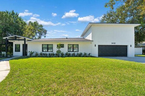 Villa ou maison à Belleair Bluffs, Floride 4 chambres, 289.3 m2 № 2414937