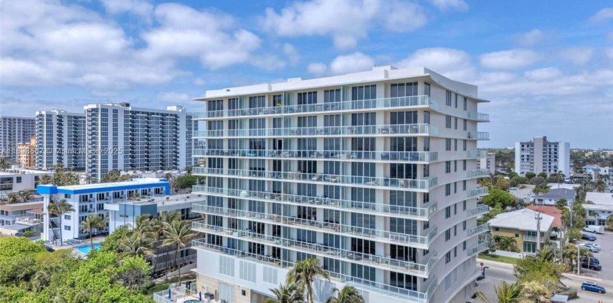 Кондоминиум с 7 комнатами в Помпано-Бич, Флорида № 1951138