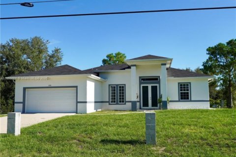 Villa ou maison à Lehigh Acres, Floride 4 chambres, 190.91 m2 № 2054277