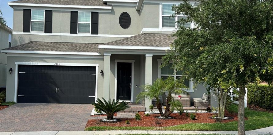 House in Davenport, Florida 5 bedrooms, 296.08 sq.m. № 2104187
