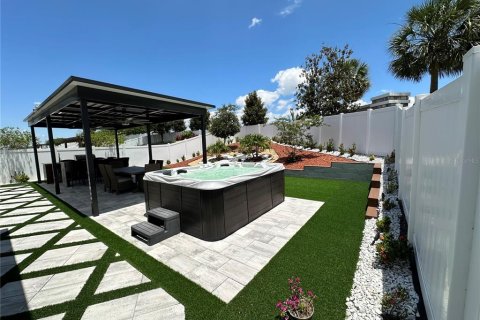 House in Davenport, Florida 5 bedrooms, 296.08 sq.m. № 2104187 - photo 27
