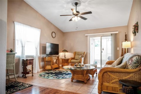 Duplex in New Smyrna Beach, Florida 3 bedrooms, 113.34 sq.m. № 797972 - photo 3