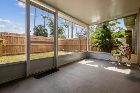 Duplex in New Smyrna Beach, Florida 3 bedrooms, 113.34 sq.m. № 797972 - photo 20