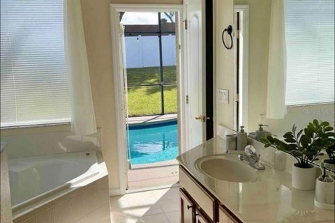 House in Clermont, Florida 3 bedrooms, 195.09 sq.m. № 1903317 - photo 7
