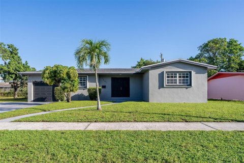 Casa en venta en Miami Gardens, Florida, 3 dormitorios, 127.93 m2 № 1943489 - foto 15