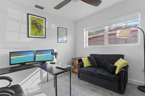 Casa en venta en Miami Gardens, Florida, 3 dormitorios, 127.93 m2 № 1943489 - foto 10