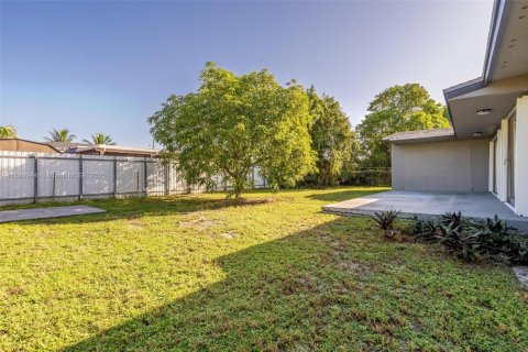 Casa en venta en Miami Gardens, Florida, 3 dormitorios, 127.93 m2 № 1943489 - foto 14