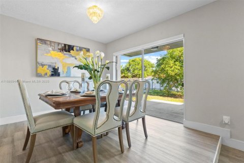 Casa en venta en Miami Gardens, Florida, 3 dormitorios, 127.93 m2 № 1943489 - foto 4