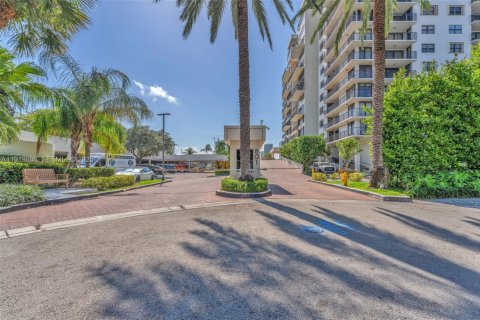 Купить кондоминиум в Майами-Бич, Флорида 2 спальни, 133.78м2, № 1983531 - фото 3