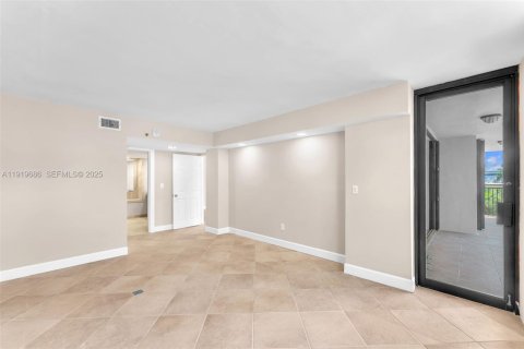 Купить кондоминиум в Майами-Бич, Флорида 2 спальни, 133.78м2, № 1983531 - фото 28