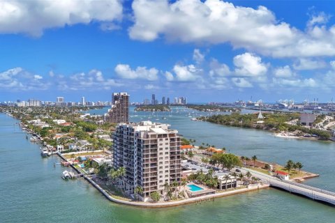 Купить кондоминиум в Майами-Бич, Флорида 2 спальни, 133.78м2, № 1983531 - фото 1