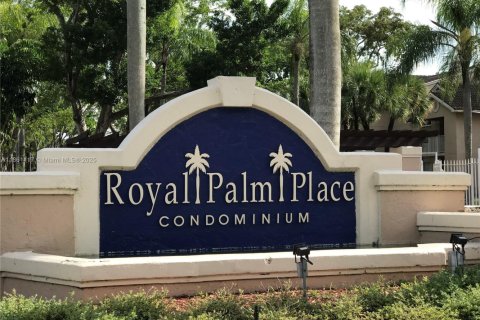 Condominio en Miami, Florida, 2 dormitorios  № 2012569