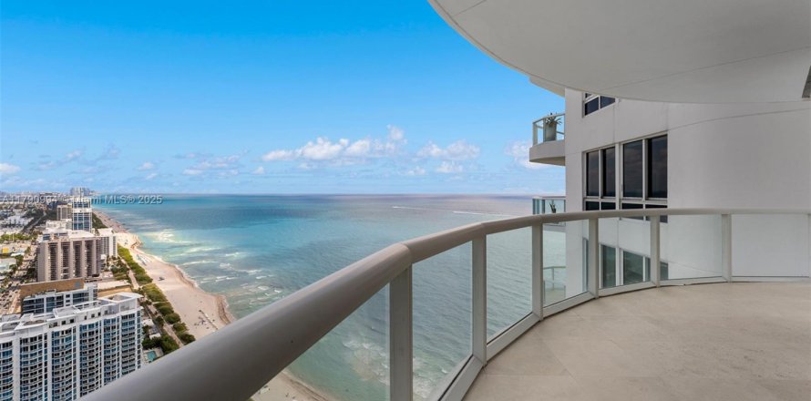 Condo in Miami Beach, Florida, 2 bedrooms  № 1726499
