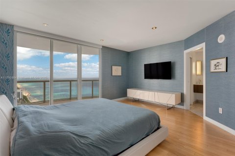 Condo in Miami Beach, Florida, 2 bedrooms  № 1726499 - photo 10