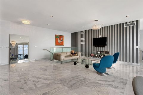 Condo in Miami Beach, Florida, 2 bedrooms  № 1726499 - photo 18