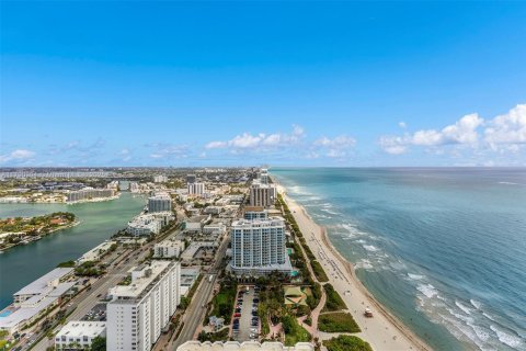 Condo in Miami Beach, Florida, 2 bedrooms  № 1726499 - photo 16