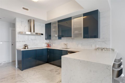 Condo in Miami Beach, Florida, 2 bedrooms  № 1726499 - photo 9