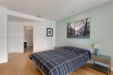 Condo in Miami Beach, Florida, 2 bedrooms  № 1726499 - photo 14
