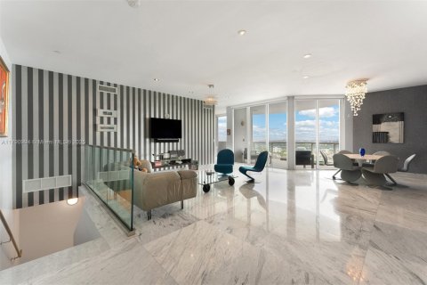 Condo in Miami Beach, Florida, 2 bedrooms  № 1726499 - photo 4