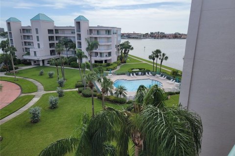 Condominio en alquiler en Saint Pete Beach, Florida, 3 dormitorios, 184.23 m2 № 1650952 - foto 6