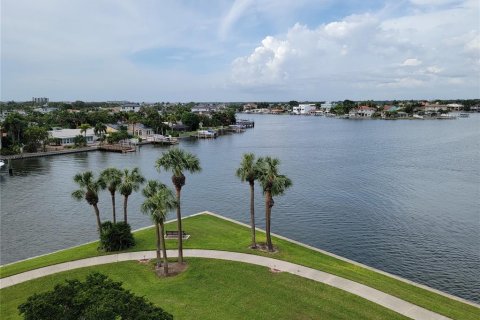 Condominio en alquiler en Saint Pete Beach, Florida, 3 dormitorios, 184.23 m2 № 1650952 - foto 8