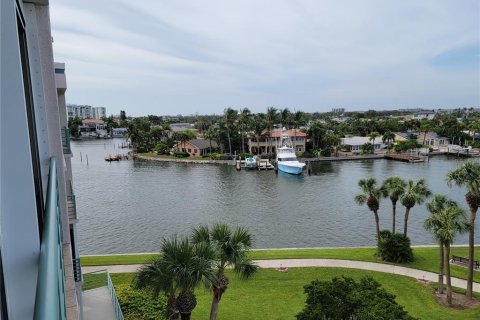 Condominio en alquiler en Saint Pete Beach, Florida, 3 dormitorios, 184.23 m2 № 1650952 - foto 12