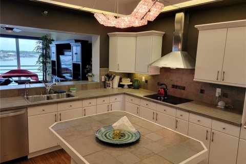 Condominio en alquiler en Saint Pete Beach, Florida, 3 dormitorios, 184.23 m2 № 1650952 - foto 16