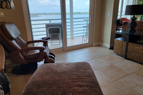 Condominio en alquiler en Saint Pete Beach, Florida, 3 dormitorios, 184.23 m2 № 1650952 - foto 25