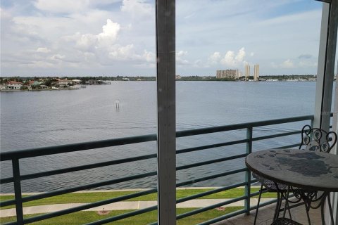 Condominio en alquiler en Saint Pete Beach, Florida, 3 dormitorios, 184.23 m2 № 1650952 - foto 7