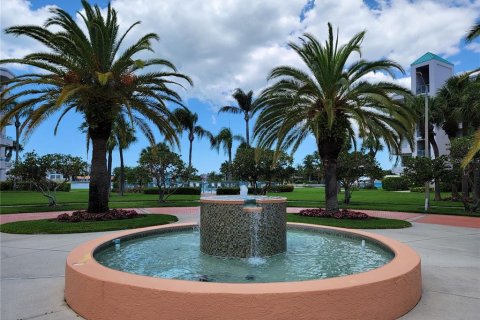 Condominio en alquiler en Saint Pete Beach, Florida, 3 dormitorios, 184.23 m2 № 1650952 - foto 4