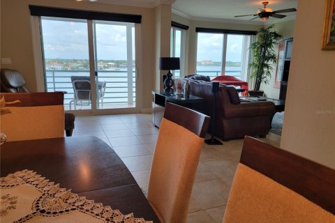 Condominio en alquiler en Saint Pete Beach, Florida, 3 dormitorios, 184.23 m2 № 1650952 - foto 24