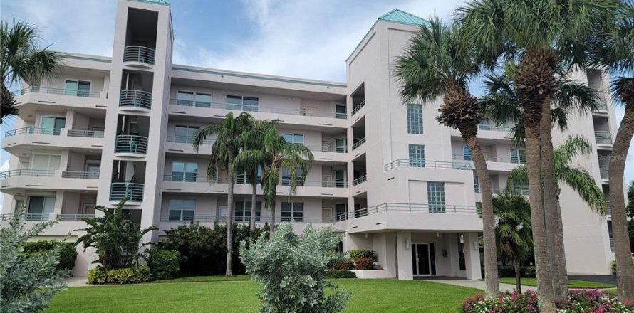 Condo in Saint Pete Beach, Florida, 3 bedrooms № 1650952