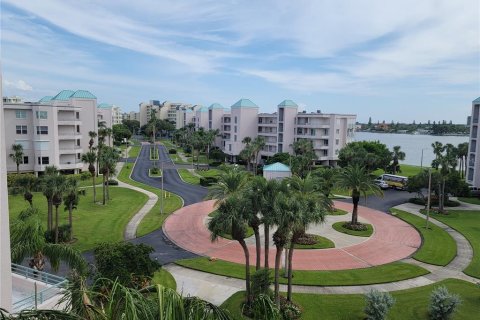 Condominio en alquiler en Saint Pete Beach, Florida, 3 dormitorios, 184.23 m2 № 1650952 - foto 9