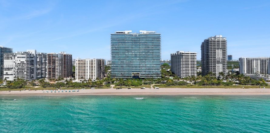 Condominio en Bal Harbour, Florida, 2 dormitorios  № 2034184