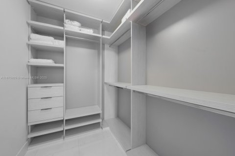 Condominio en venta en Bal Harbour, Florida, 2 dormitorios, 162.76 m2 № 2034184 - foto 19