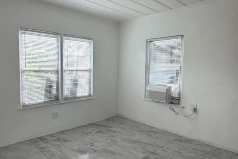 Immobilier commercial à louer à Boynton Beach, Floride: 1 chambre, 32.52 m2 № 2406065 - photo 2